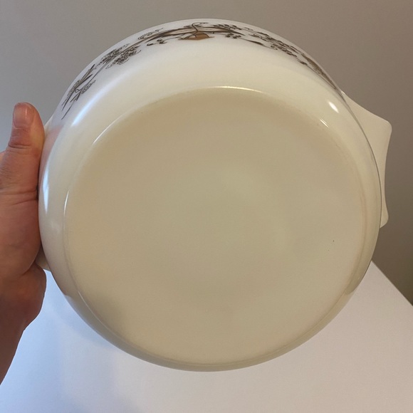 Pyrex England JAJ Brown Floral Vine Casserole - Picture 5 of 5